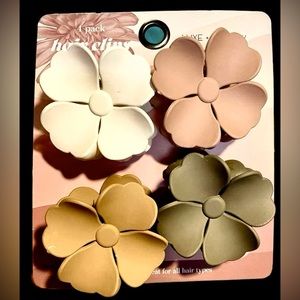 Unique Luxe+Willow Flower Non-Slip Hair Clips 2.5” NEW!